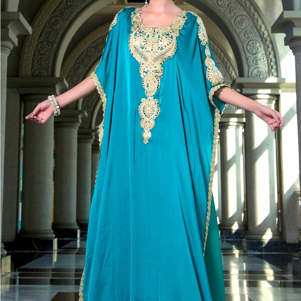 New green long dress, medium size